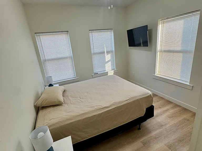 303 N 3rd St #4 — Photo 6