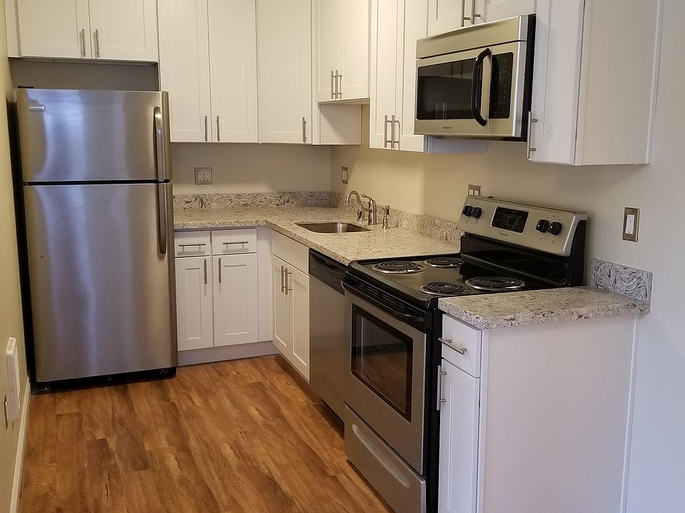 1st image of 17 St Helens Ave APT 304
