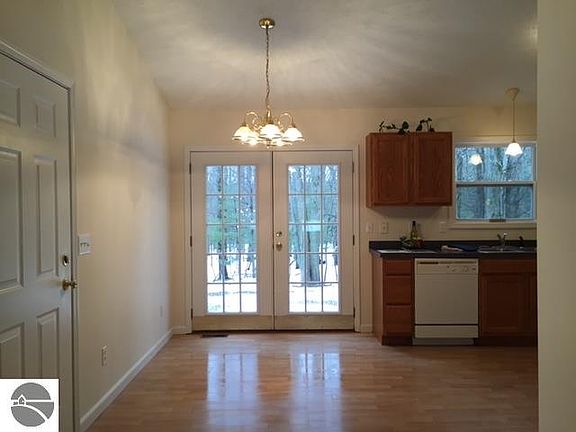 5th image of 154 N Woodmeadows Dr