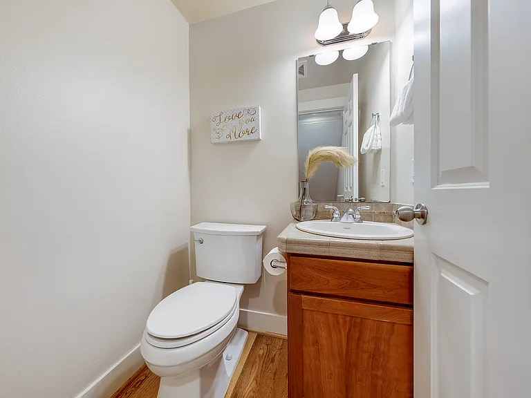 1022B Taylor Ave N — Photo 18