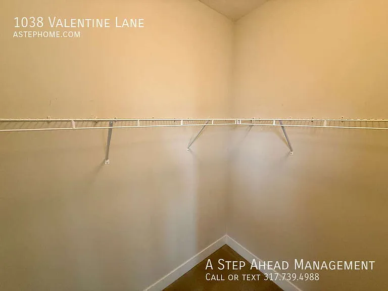 1038 Valentine Ln — Photo 13