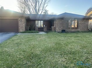 2346 Cedarwood Dr, Maumee, OH 43537