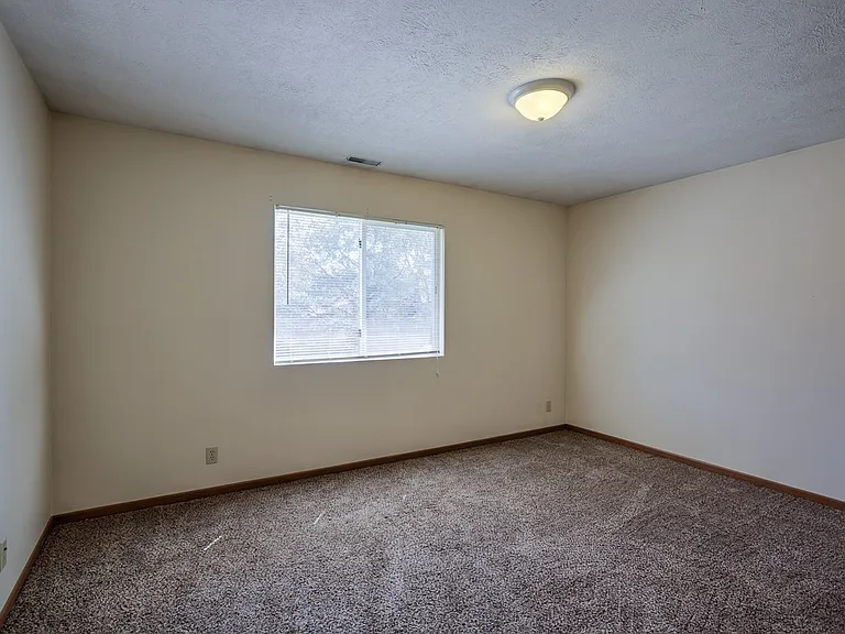 404 Chestnut Dr — Photo 34