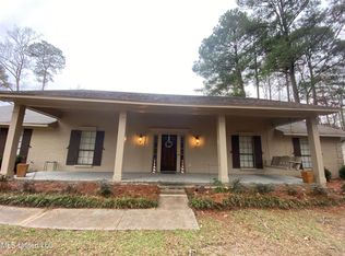 1914 Scenic Dr, Brandon, MS 39047