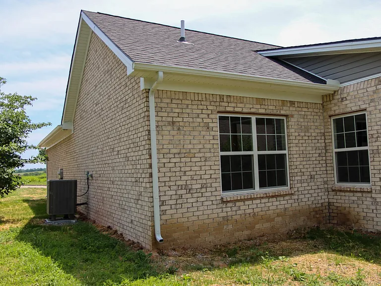 322 Briarwood Ln — Photo 6