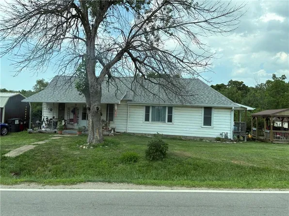 640 W 15th St, Horton, KS 66439