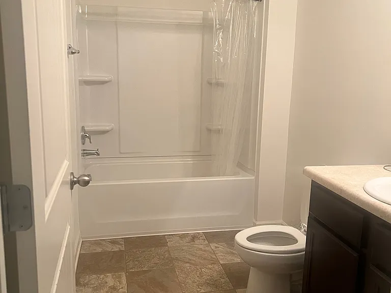 4599 Woodford Cir — Photo 18