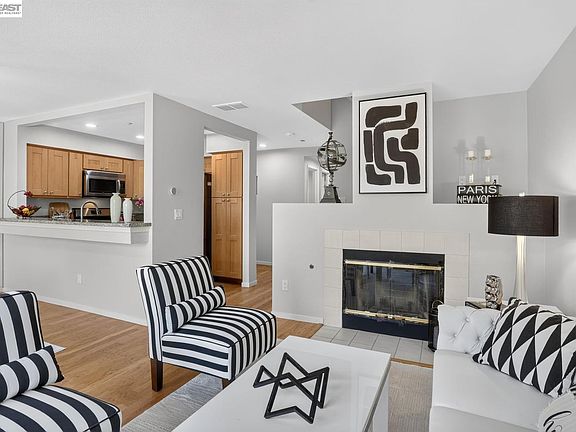 3rd image of 4042 Rio Ct