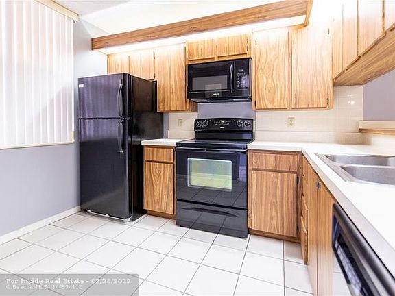 4th image of 1707 Whitehall Dr