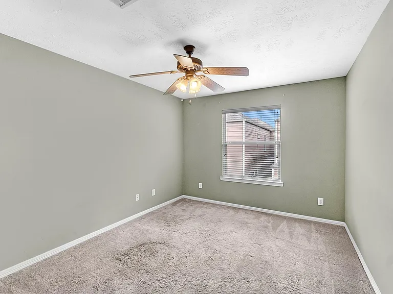 5228 Larkin St — Photo 22