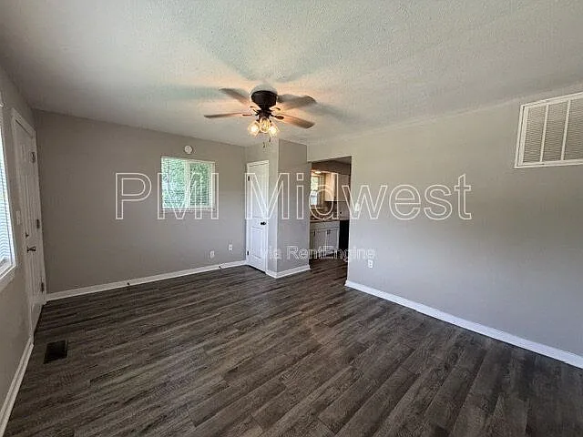 2419 N Bolton Ave — Photo 2