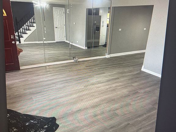 3rd image of 9514 S Oglesby Ave
