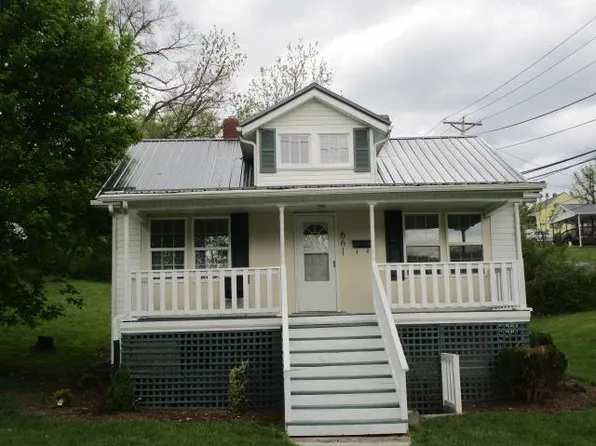 662 6th St NE, Pulaski, VA 24301