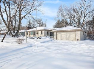 561 Oakleigh Rd NW, Grand Rapids, MI 49504