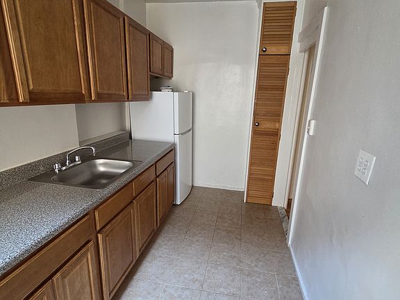 2nd image of 261 Seaman Ave #E10