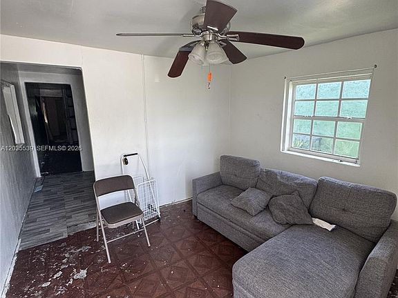 2nd image of 2125 W 5th Ave