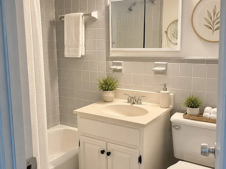 4800 Chevy Chase Dr #404 — Photo 13