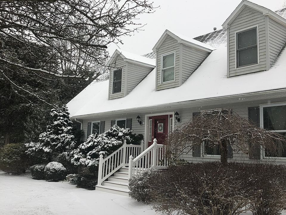 View from street/driveway 