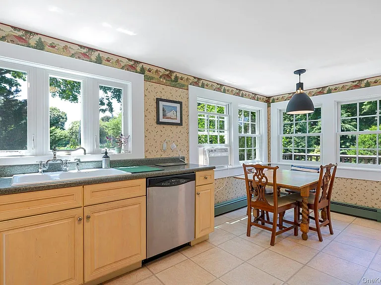 1825 Main Bayview Rd — Photo 12