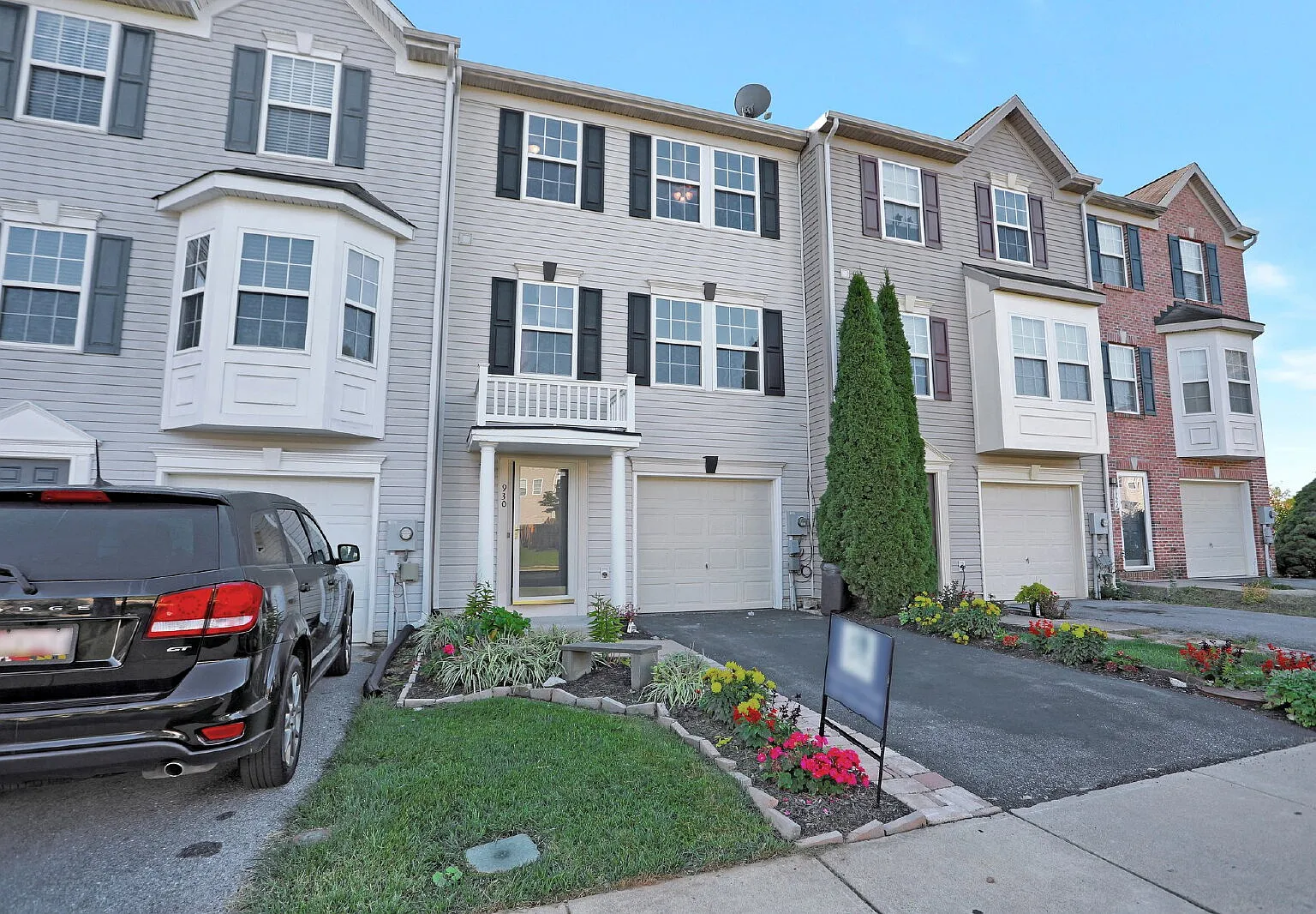 3 bed, 3.5 bath, 2460 sqft, $2,100 — Photo 3