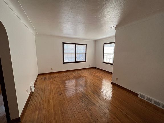 3rd image of 4221 Monroe St #2A
