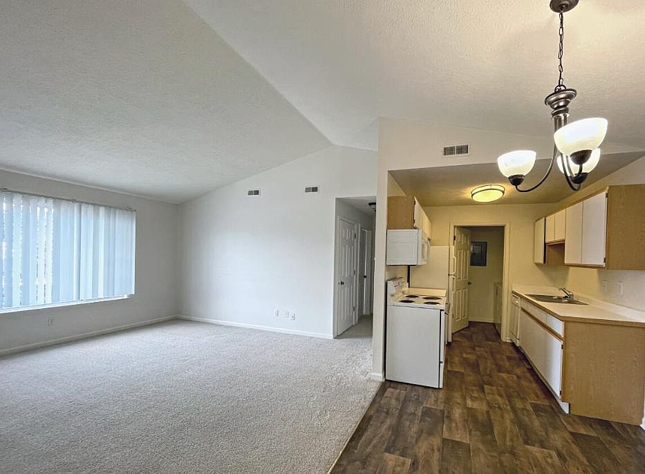 1st image of 540 Beacon Lake Dr #8