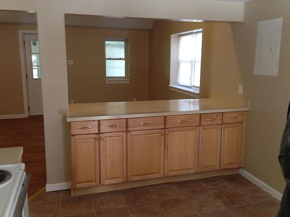 2nd image of 756 Larch Ave