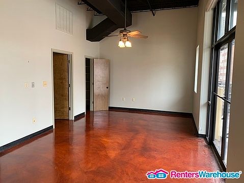 1st image of 214 E Travis St