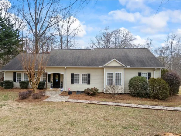 333 N Johnson St, Walhalla, SC 29691