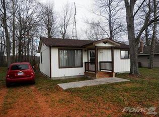 8909 Bayview Rd, Onekama, MI 49675