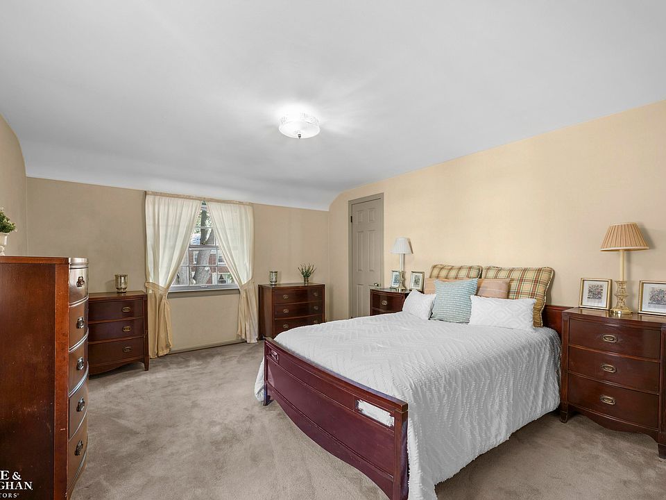 470 Allard Ave, photo 16