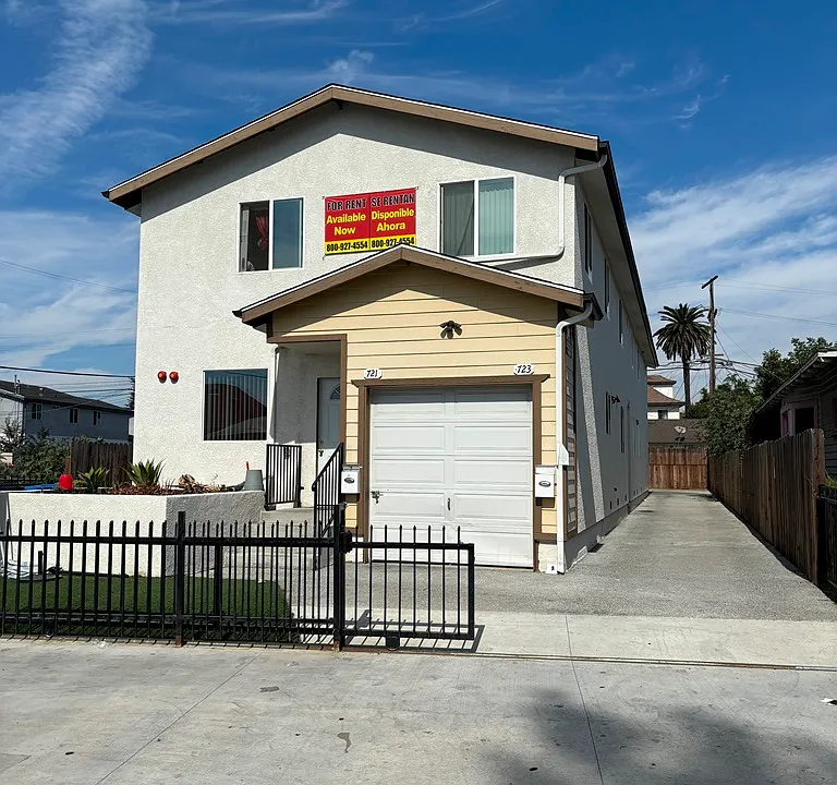 723 E 76th Pl