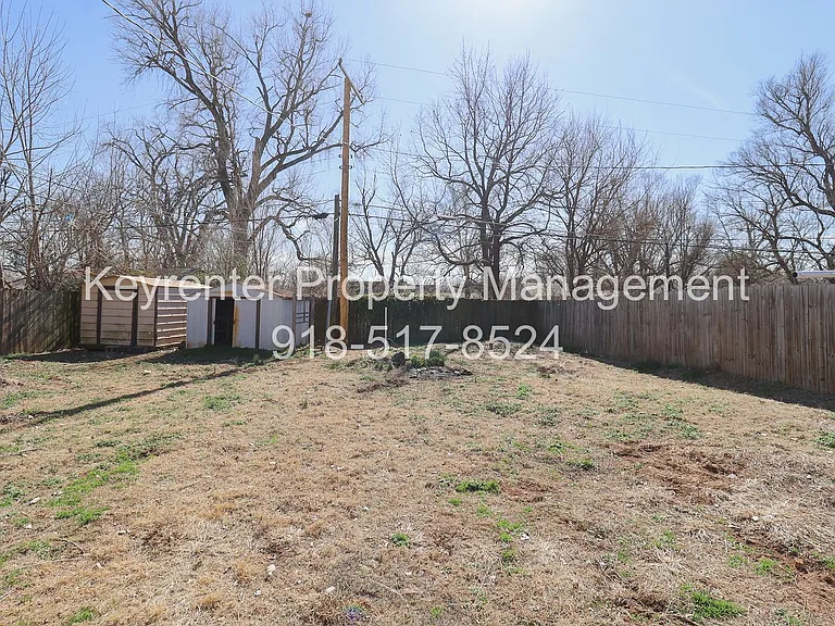5330 W 2nd St — Photo 24