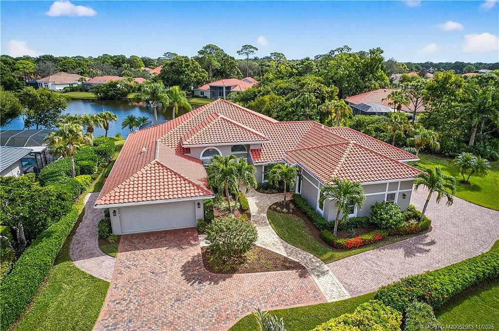 1526 NW Buttonbush Cir