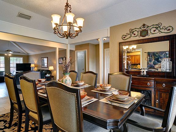 4_DSC_8750_DiningLiving.jpg