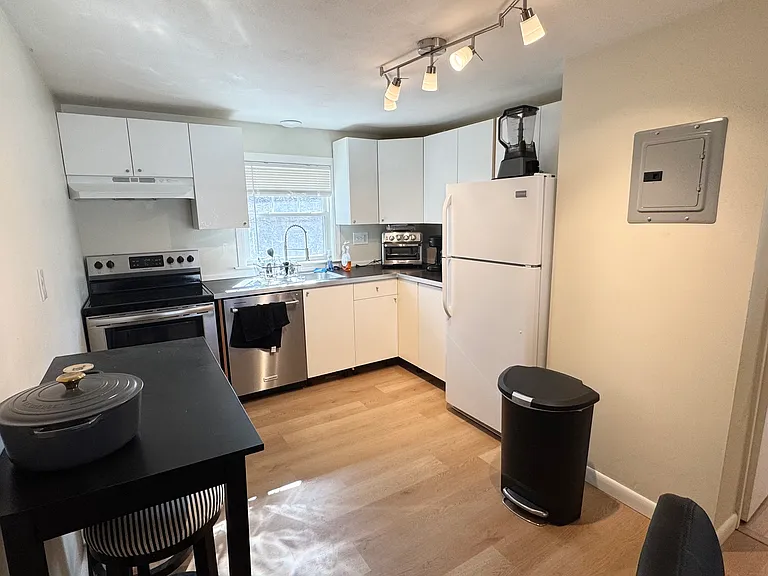 25 Mullin Ave #4 — Photo 6