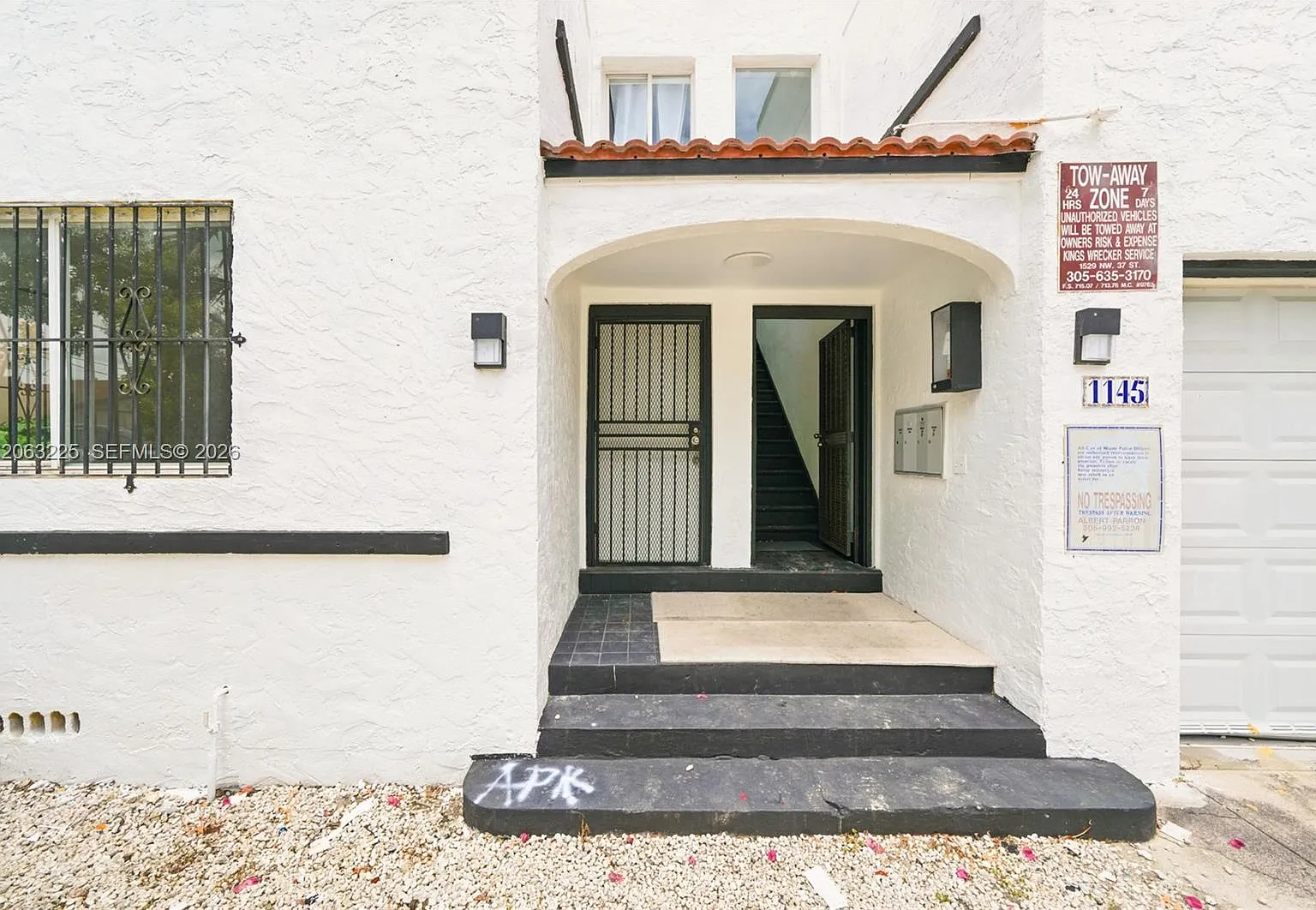 3 bed, $3,000 — Photo 2