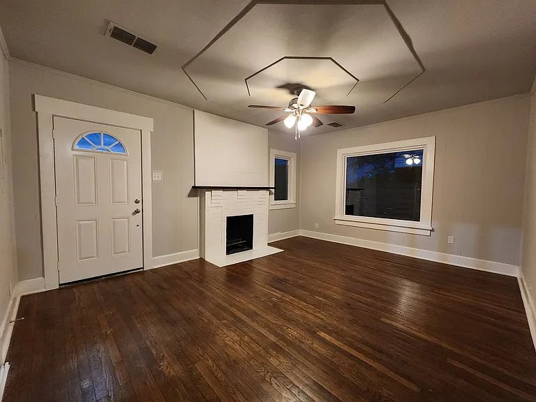 2114 N Elm St — Photo 12