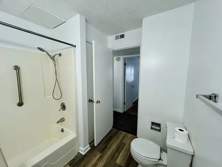 100 Walnut Tree Dr #B — Photo 12