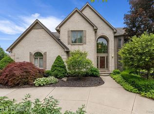 40664 Coachwood Cir, Northville, MI 48168