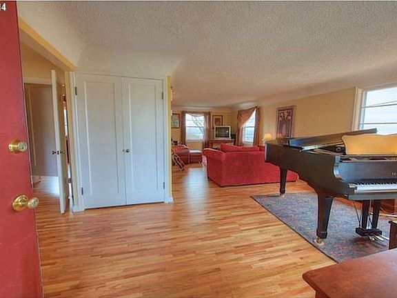 4th image of 1315 NW 41st St