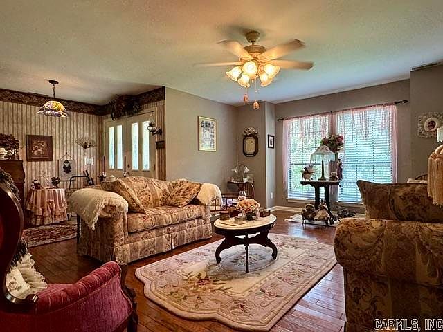 Listing photo 5