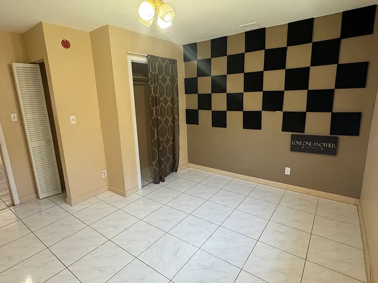 1640 NE 32nd Ct — Photo 6