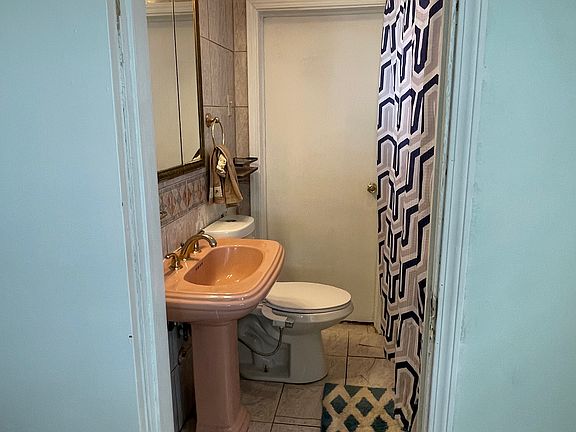 4th image of 3425 Mountain Ave