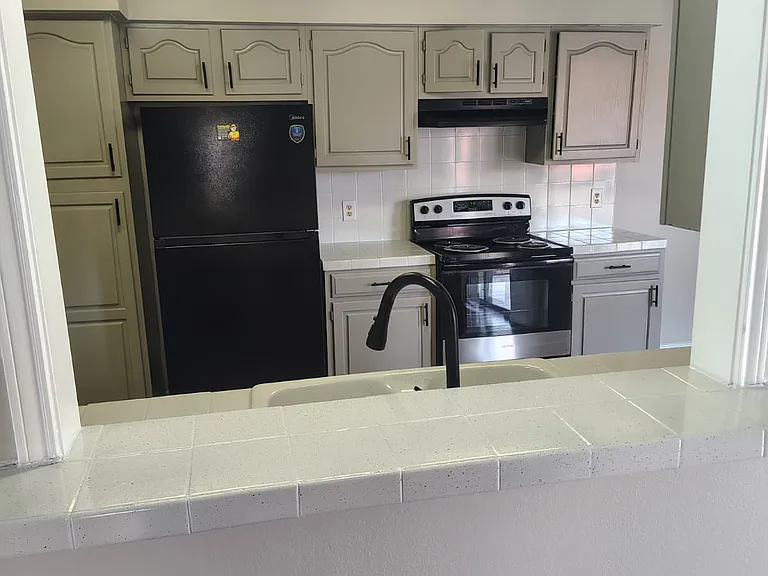 HUGE KITCHEN