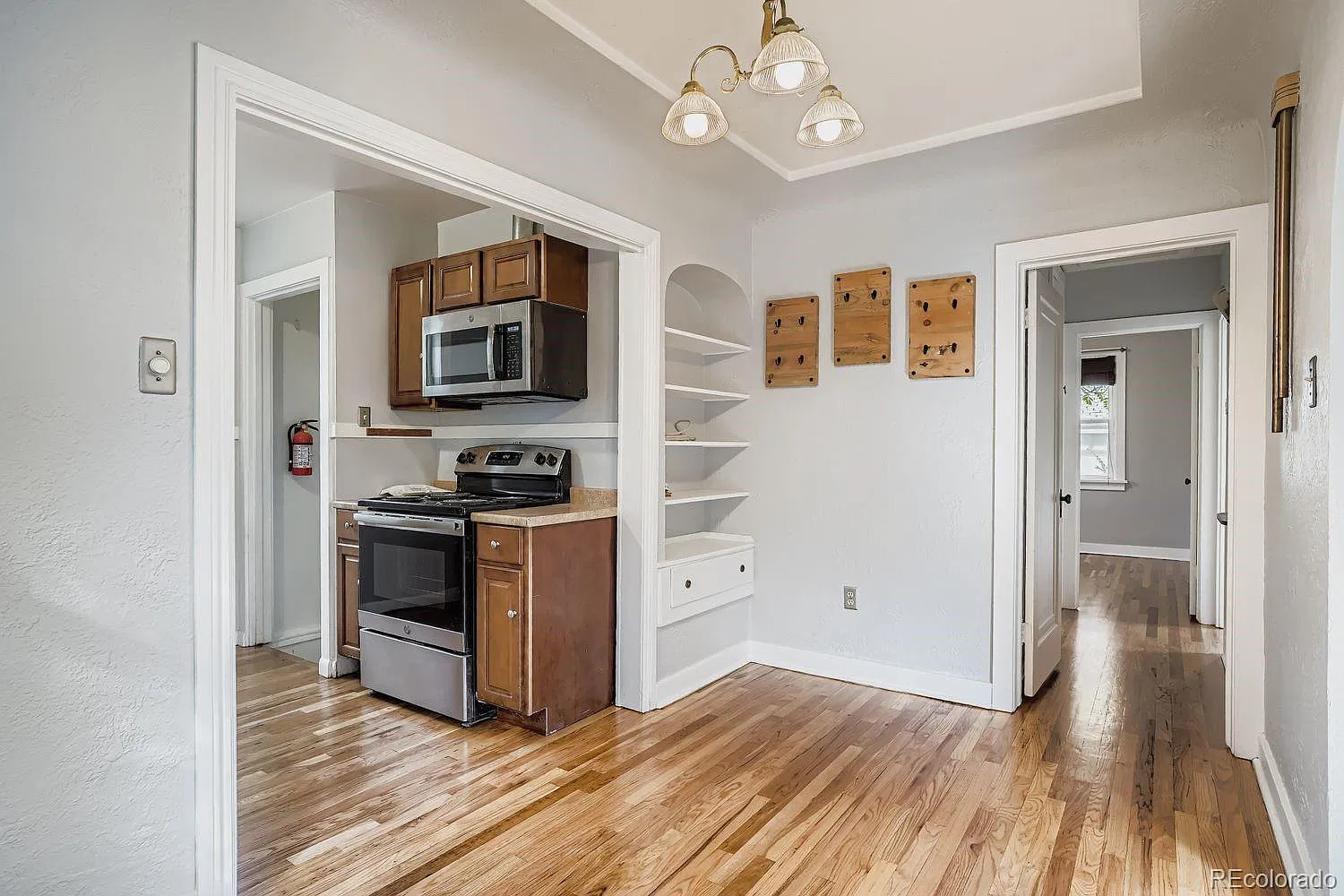 3 bed, 2.0 bath, 1528 sqft, $2,600 — Photo 2