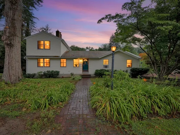 20 Brentwood Dr, Dudley, MA 01571