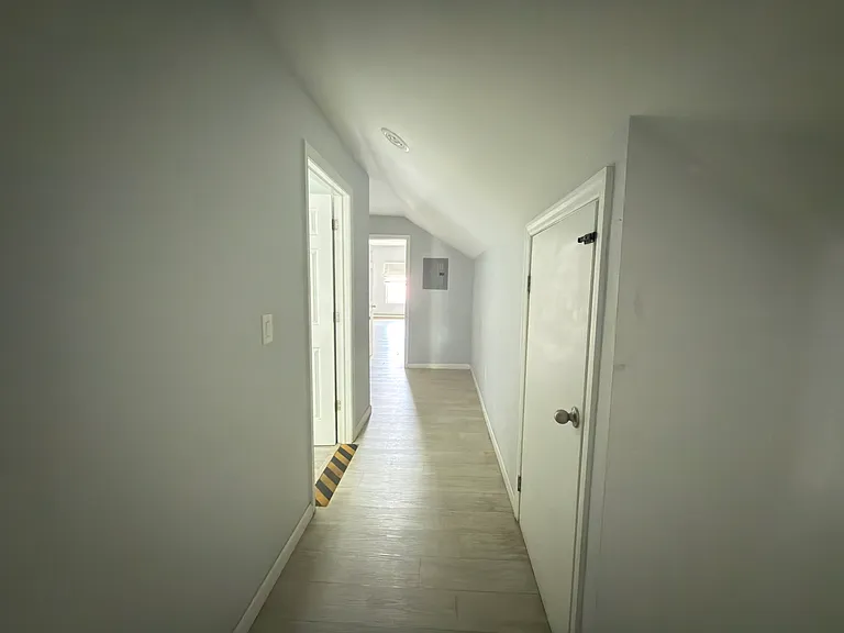 305 Knox Ave #4 — Photo 13