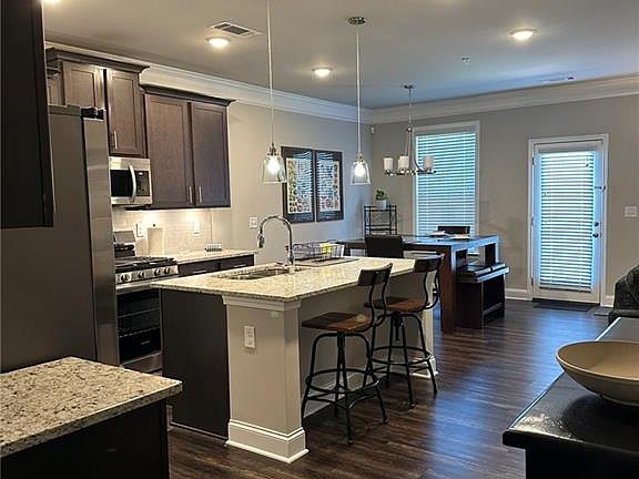 2nd image of 870 Exposition Pointe