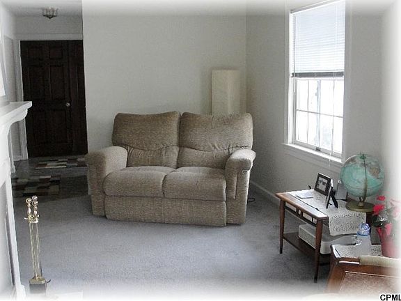 Living area w/fireplace